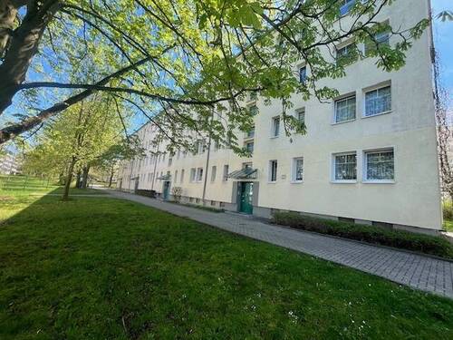 Hausansicht - Preisknaller!!! befristet!!!...helle, moderne 3-Zimmer-Wohnung, sofort einzugsfertig und die Einbauküche ist schon dabei