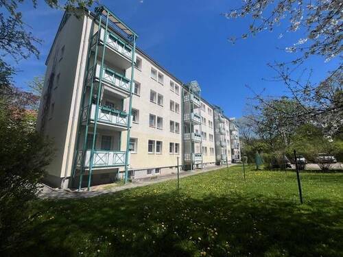 Balkonseite - Etagenwohnung mit 60,00 m&sup2; in Zwickau zur Miete