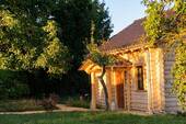 Bild 1 - 'Raus aufs Land!' 3.000 m² Bauland auf 8.000 m² Gesamtfläche - mit Blockhaus und Nebengebäude