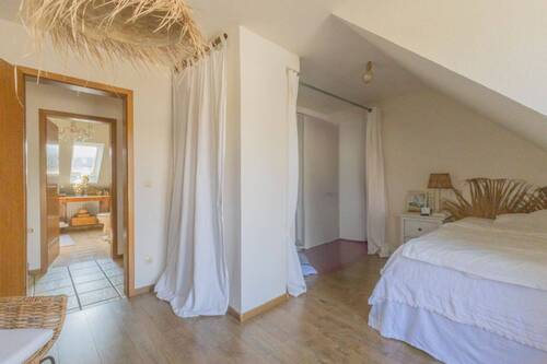 Schlafzimmer mit Zugang zur Dachterrasse - 
