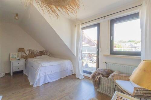 Schlafzimmer mit Zugang zur Dachterrasse - 
