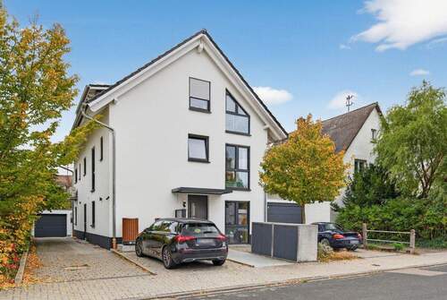 Vorderansicht - 'Exklusives 3-Zimmer-Juwel mit Balkon und eigenem Garten'