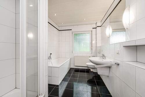 Badezimmer - Einfamilienhaus mit 91,00 m² in Berlin zum Kaufen