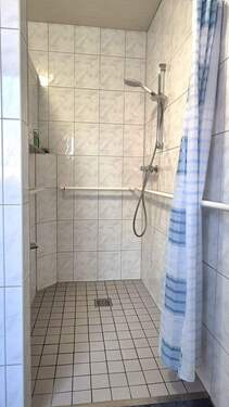 EG: Bad mit begehbarer Dusche - 