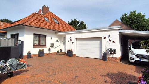 Ansicht Auffahrt - 6 Zimmer Bungalow in Rhauderfehn