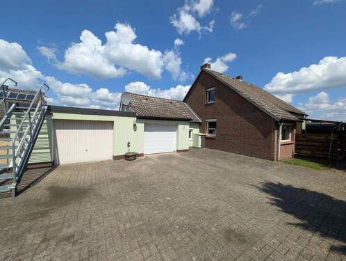 Hof - Garagen - 5 Zimmer Einfamilienhaus zum Kaufen in Celle