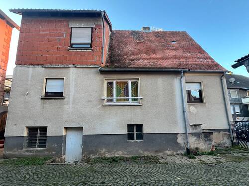 Seitliche Ansicht - **Renovierungsbedürftiges Wohnhaus (Sondereigentum) in Freigericht (Dorfkern) mit großer Terrasse**