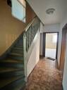 Flur und Treppenaufgang - 