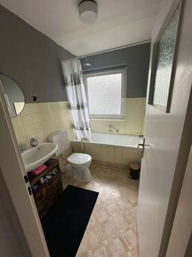 Tageslichtbad mit Badewanne.jpeg - 