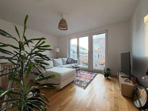 Wohnzimmer - 2 Zimmer, Einbauküche, Balkon mit Wasserblick