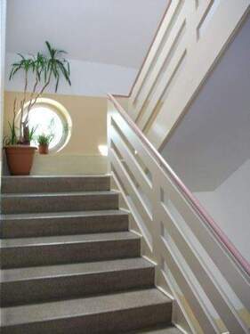 Treppenhaus - 3 Zimmer Etagenwohnung zur Miete in Chemnitz