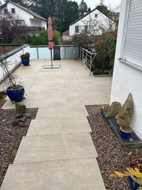 Weg mit Freisitz auf de Garage - 