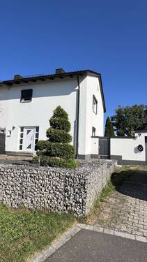 Hausansicht - Doppelhaushälfte mit 106,00 m&sup2; in Amberg zum Kaufen