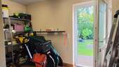 Garage mit Geräteraum (mit Zugang zum Garten) - 