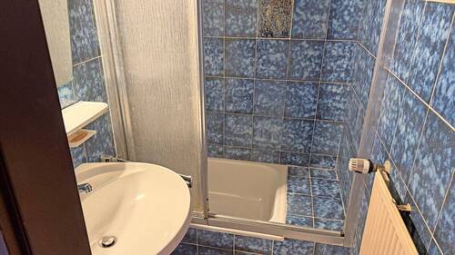 Bad mit Dusche - 