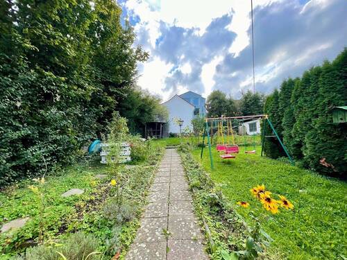 Blick vom Haus in den Garten - 