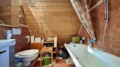 Spitzboden - Bad - 