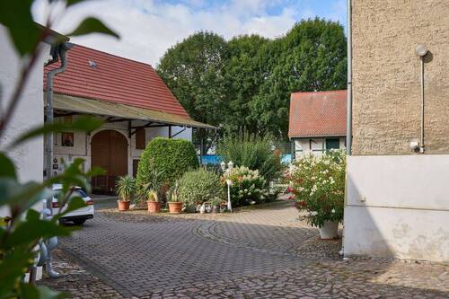 Innenhof - Charmanter Landsitz (Pferdehof) mit großem Grundstück und viel Ausbaupotential
