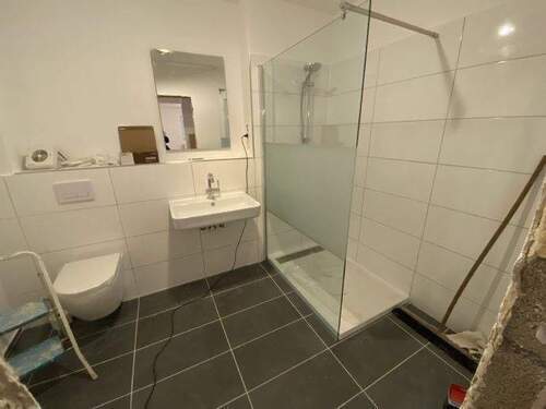 Bild 16 - 4 - Zimmerwohnung ohne Balkon im 1. Obergeschoss Gäste-WC Kellerraum PKW-Stellplatz