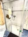 Bad mit Dusche - 