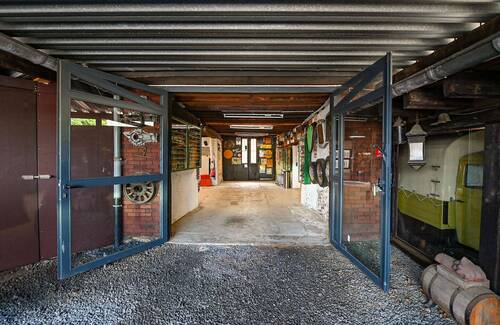 Gebäudehalle als Unterstellmöglichkeit - 