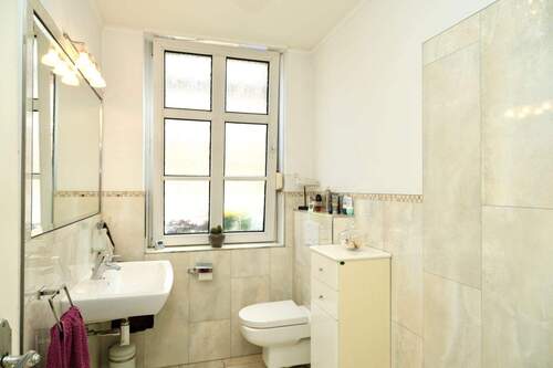 Badezimmer EG - Mehrfamilienhaus, Wohnhaus mit 175,50 m&sup2; in Krefeld zum Kaufen