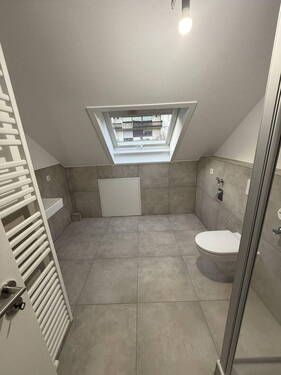 Bad - 3 Zimmer Etagenwohnung zur Miete in Laudenbach