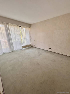 Schalfzimmer 1. OG 2 mit kleinem Balkon - 