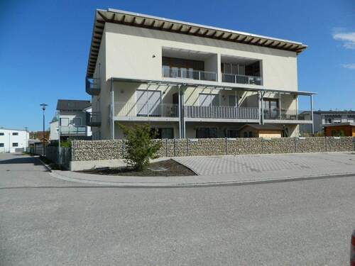 Ansicht Ansicht Süd - Wunderschöne, hochwertige 4 Zimmer-Wohnung mit Terrasse und Garten