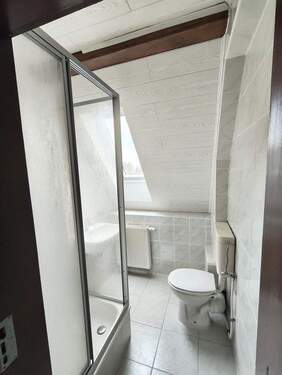 Badezimmer mit Dusche - 