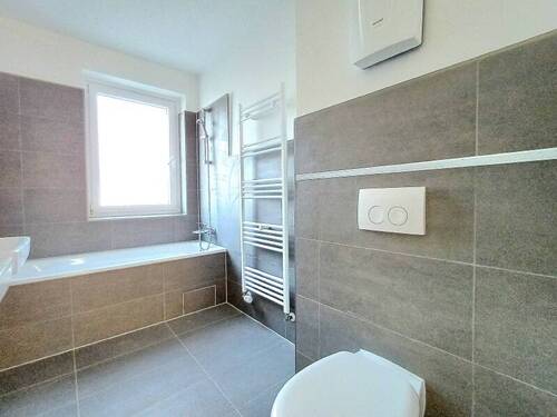 20251201_142405 - Mit frischem Fassadenanstrich! - 1.250,00&nbsp;EUR Kaltmiete, ca.&nbsp; 67,10&nbsp;m&sup2;&nbsp;Wohnfl&auml;che