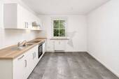 Wohnküche mit Einbauküche - 2 Zimmer Etagenwohnung zur Miete in Chemnitz