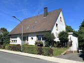Straßenansicht - Sanierte 2-Zimmer-Erdgeschosswohnung mit Terrasse und Stellplatz in ruhiger Wohnlage von Halver zu vermieten