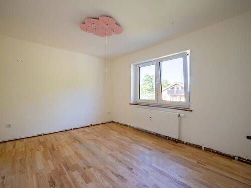 Kind 2 1 OG Bauernhaus - 