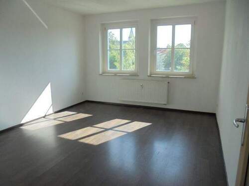 Wohnzimmer - Lutherstr. 3-Raum Wohnung mit Laminat und Balkon in Zentrumsnähe