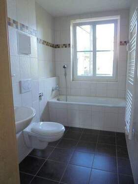 Bad mit Wanne - 