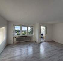 Provisionsfrei & bezugsfähig! Nette 3-Zimmer-Wohnung mit Südwestloggia, ca. 77,6 qm im 1.OG in ruhiger Hanglage - Dietersheim