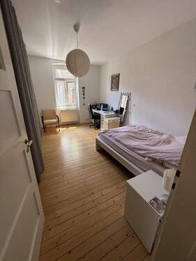 Großzügiges Schlafzimmer - 2 Zimmer Etagenwohnung in Heidelberg