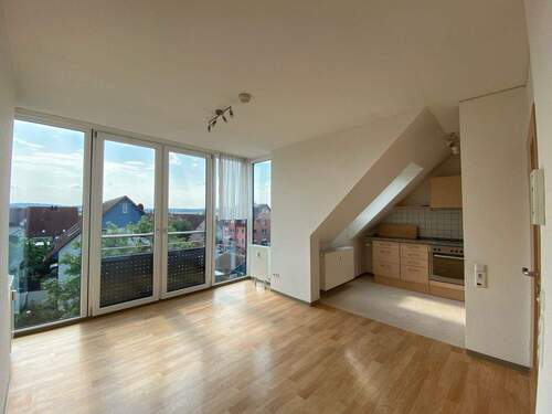 Wohnzimmer - 2 Zimmer Etagenwohnung zum Kaufen in Crailsheim