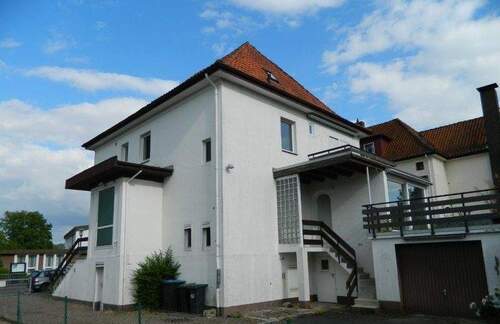 Garage u.mehrere Stellplätze im Hof - 8 Zimmer Mehrfamilienhaus, Wohnhaus zum Kaufen in Bad Pyrmont