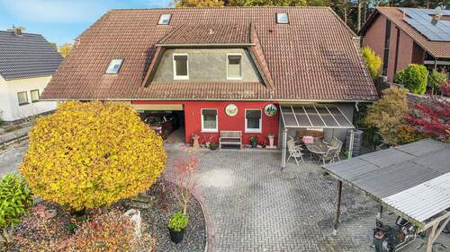 002 Haus (West).jpg - 9 Zimmer Mehrfamilienhaus, Wohnhaus zum Kaufen in Leiferde