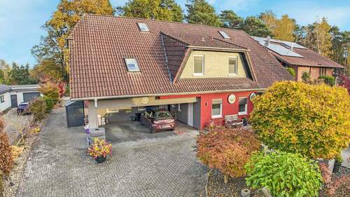 003 Haus (West).jpg - 9 Zimmer Mehrfamilienhaus, Wohnhaus in Leiferde