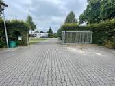 Zufahrt mit Tor - 