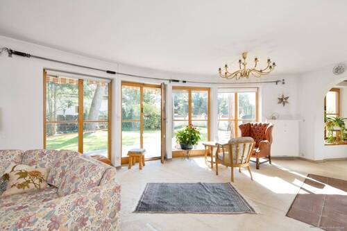 Wohnzimmer mit Gartenzugang - 