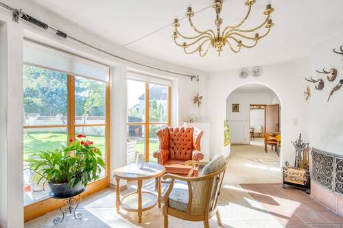 Wohnzimmer mit Gartenzugang - 