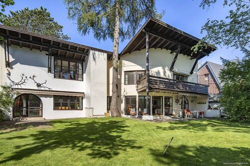 Garten mit Blick aufs Haus - 