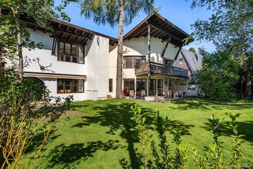 Garten mit Blick aufs Haus - 