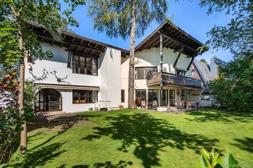 Garten mit Blick aufs Haus - 