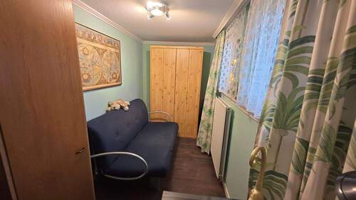Kleines Zimmer (evtl. Büro) - 