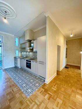 Einbauküche und Flur - 